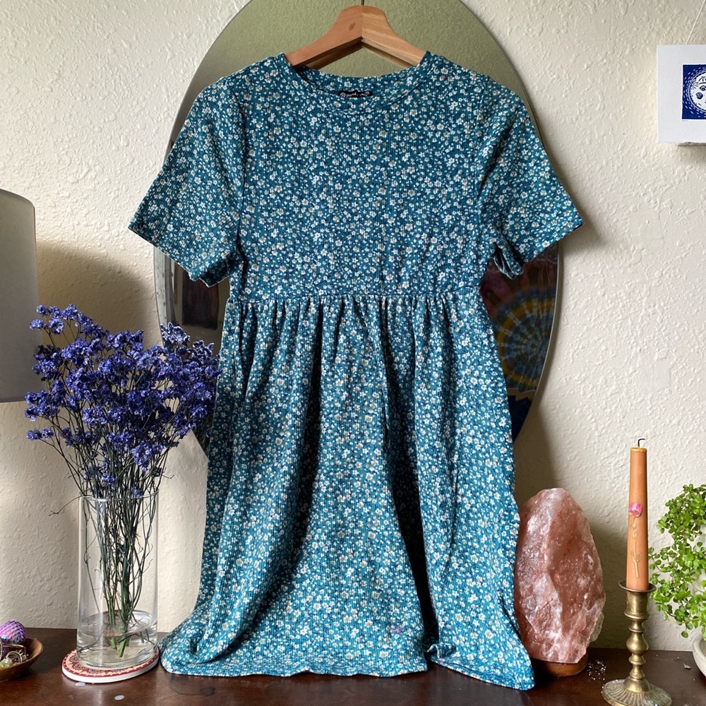 Thrifted ditsy floral babydoll dress, size small